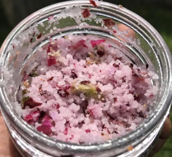 ROSE PETAL & COCONUT | SEA SALT SCRUB image 0