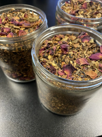 Load image into Gallery viewer, MAHARI ROSE CHAI HERBAL TEA WITH TEA INFUSER SET image 1
