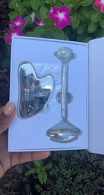 Load image into Gallery viewer, STAINLESS STEELE FACE ROLLER &amp; GUASHA SET image 0
