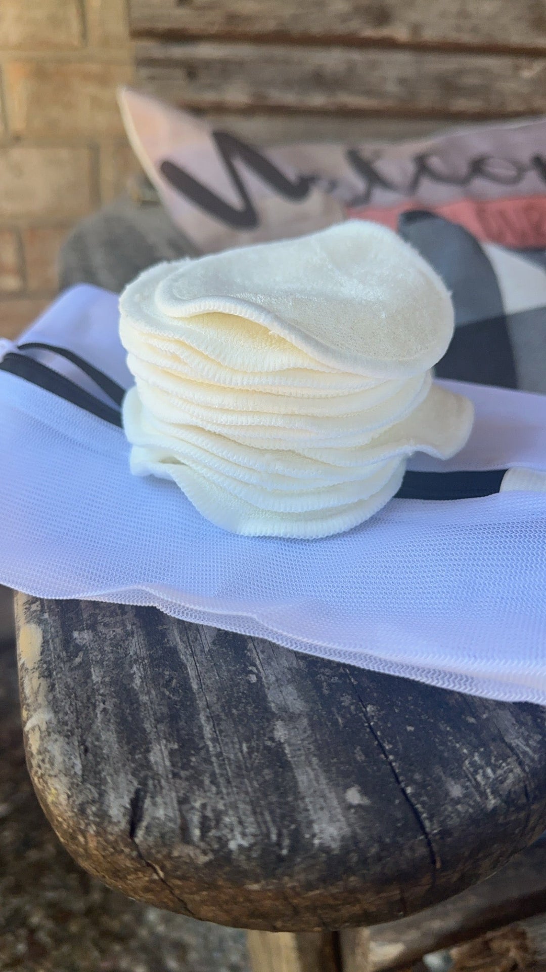 16PC REUSABLE MAKEUP REMOVER PADS WITH MESH LAUNDRY BAG image 0